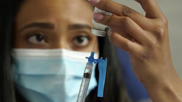EEUU anunciará si habrá refuerzos de vacunas de Moderna, J&J