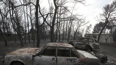 Sube a 94 cifra de muertes por incendio en Grecia