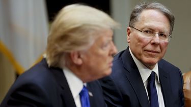 Trump dice que puede conseguir leyes de control de armas