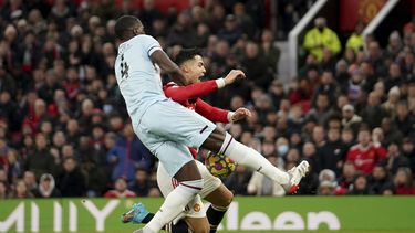 West Ham multa a Zouma; cede custodia de sus gatos