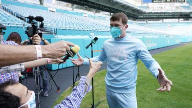 Canelo Álvarez se medirá con Saunders el 8 de mayo