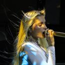 La cantautora venezolana Elena Rose se presenta en un concierto de lanzamiento de su álbum Bendito Verano en la Ciudad de México, el miércoles 22 de octubre de 2025. (Foto AP/Berenice Bautista)