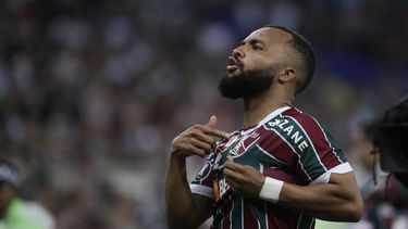 Samuel Xavier, de Fluminense de Brasil, festeja la victoria sobre Argentinos Juniors, el martes 8 de agosto de 2023 (AP Foto/Bruna Prado)