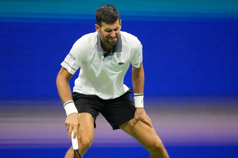 Novak Djokovic reacciona durante el partido contra Mariano Navone en la primera ronda del US Open, el domingo 30 de agosto de 2026, en Nueva York. (AP Foto/Frank Franklin II)