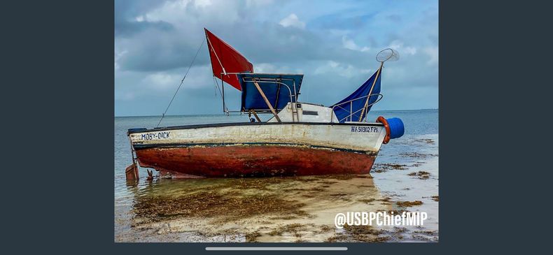 Un grupo de balseros cubanos llegó este lunes a Florida a bordo de un barco pesquero. (Guardia Costera)