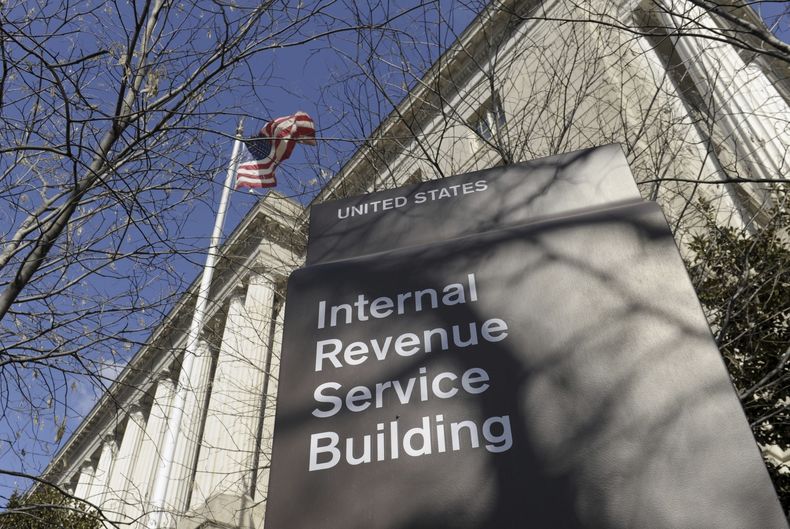 ARCHIVO - Esta fotografía de archivo del 22 de marzo de 2013 muestra el exterior del edificio del Servicio Interno de Impuestos en Washington. (AP Foto/Susan Walsh, archivo)