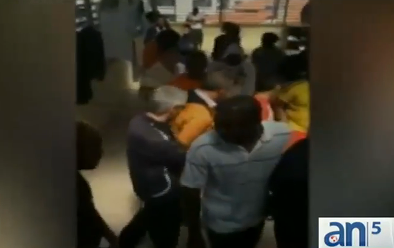 Un grupo de indocumentados cubanos continúan detenidos en un hotel convertido en prisión migratoria en Quito, Ecuador.