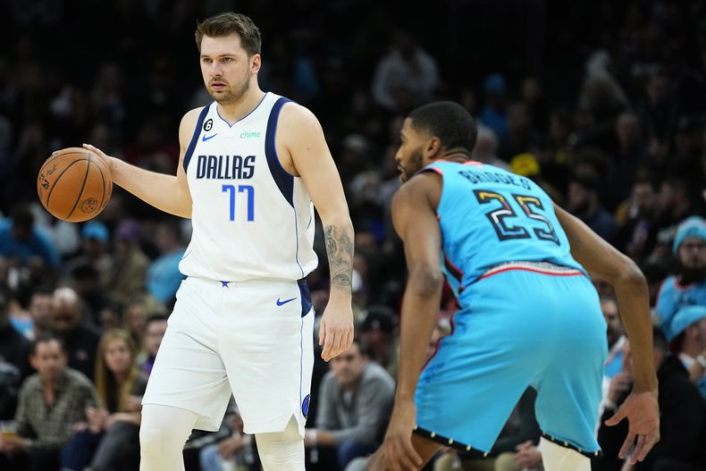 DEP-BAS MAVERICKS-DONCIC