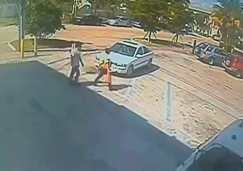 atraco en miami beach.png