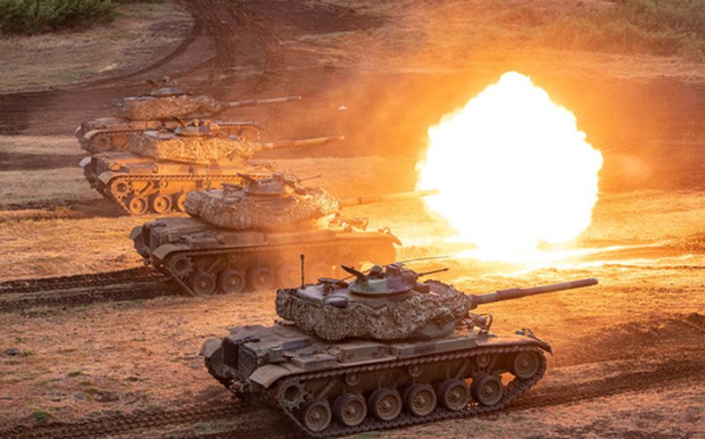 ARCHIVO - En esta foto publicada por la Agencia de Noticias Militares de Taiwán, tanques M60A3 Patton participan en los ejercicios militares anuales Han Kuang en el condado de Penghu, Taiwán, el miércoles 24 de julio de 2024. (Agencia de Noticias Militares de Taiwán/Ministerio de Defensa de Taiwán vía AP, Archivo)