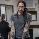 Rusia libera a Griner en canje de presos con EEUU