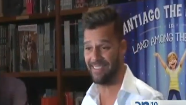 Ricky Martin firmó libros en Coral Gables