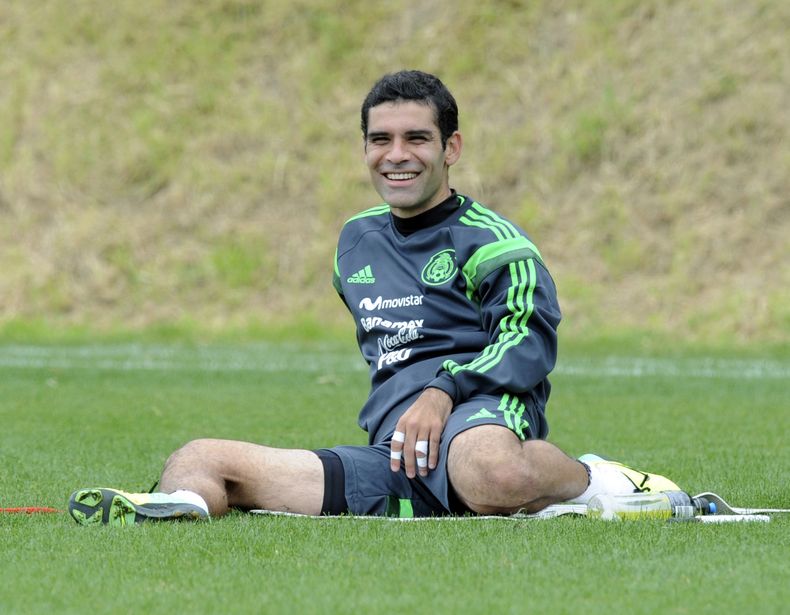 Foto de archivo del 17 de noviembre de 2013 en la que aparece el defensor mexicano Rafael M&aacute;rquez durante un entrenamiento de su selecci&oacute;n nacional en Wellington, Nueva Zelanda. M&aacute;rquez acaba de fichar con el Verona de Italia. (AP Fot