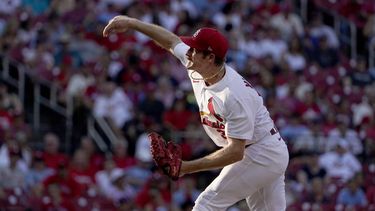 Mikolas lanza 8 efectivas entrada, Cardenales vence a Filis