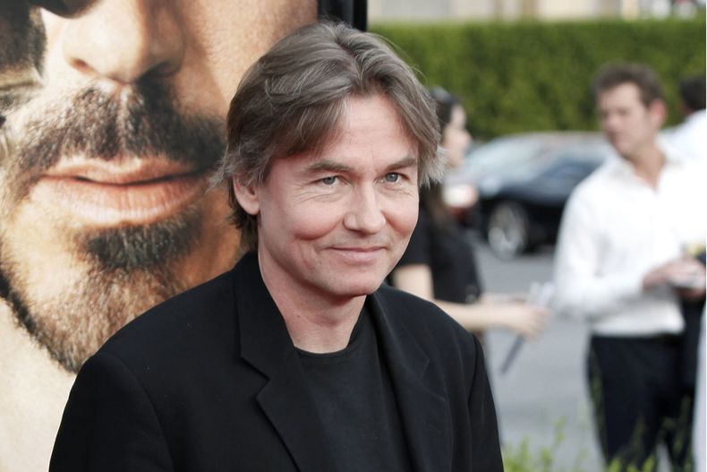 ARCHIVO - El director de orquesta Esa-Pekka Salonen llega al estreno de The Soloist en Los Ángeles, el 20 de abril de 2009. Nile Rodgers, compositor estadounidense y cofundador de la influyente banda de música disco de la década de 1970 Chic, y Salonen han sidogalardonados con el Premio Polar de Música 2024, anunció el jurado el martes 12 de marzo de 2024.(Foto AP/Matt Sayles, archivo)