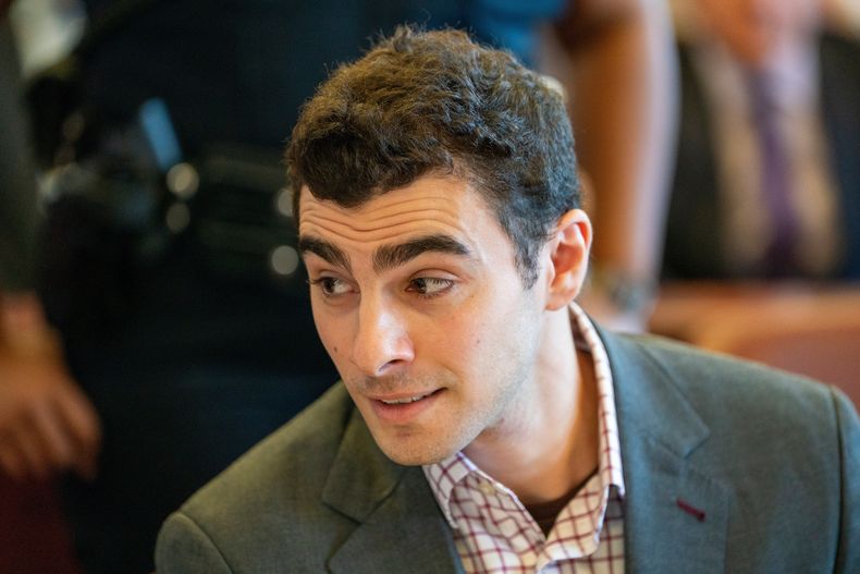 Luigi Mangione en el tribunal en Nueva York el 1 de diciembre del 2025. (Steven Hirsch/New York Post via AP, Pool)