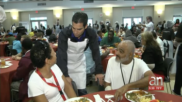 personas desamparadas disfrutaron del tradicional almuerzo de accion de gracias en camillus house