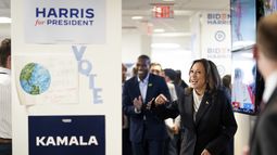 La vicepresidenta Kamala Harris llega a su sede de campaña en Wilmington, Delaware, el lunes 22 de julio de 2024. (Erin Schaff/The New York Times vía AP)
