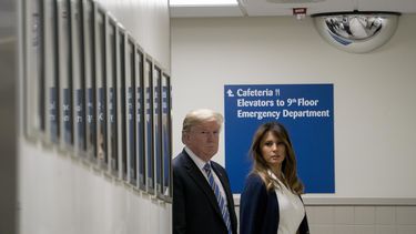 Abogado: Padres de Melania Trump viven legalmente en EEUU