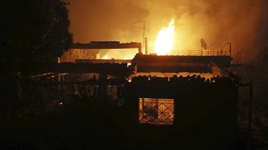 74 muertos por feroces incendios en Grecia