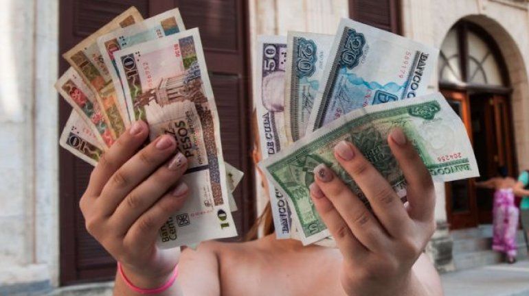 El salario mínimo en Cuba se incremento a 400 pesos y el medio a $1067