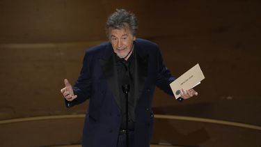 Al Pacino presenta el premio a mejor película en los Oscar el domingo 10 de marzo de 2024, en el Teatro Dolby en Los Ángeles (Foto AP/Chris Pizzello)