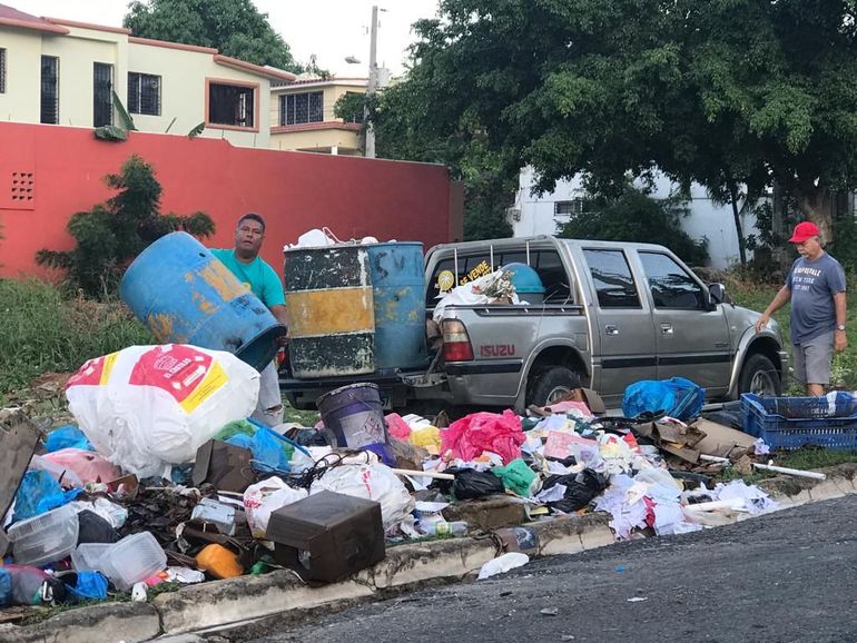 Foto: Imágenes de los residuos infecciosos mezclados con los residuos urbanos en la isla