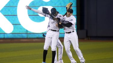 Duvall empuja 4; Marlins aplastan a Diamondbacks
