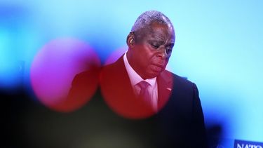 El secretario de Defensa de Estados Unidos, Lloyd Austin, durante una conferencia de prensa en el marco de una reunión de la OTAN, en su sede de Bruselas, el jueves 12 de octubre de 2023. (AP Foto/Virginia Mayo)