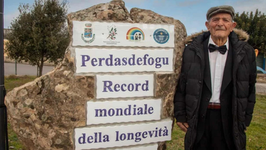 un pueblito italiano tiene el secreto de la longevidad: 10 de sus habitantes ya superaron los 100 anos