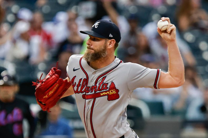 Chris Sale, de los Bravos de Atlanta, lanza en el segundo juego de una doble cartelera ante los Mets de Nueva York, el miércoles 29 de julio de 2026 (AP Foto/Eduardo Muñoz Alvarez)