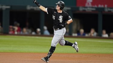 Medias Blancas derrotan 8-2 a Rangers y dividen serie
