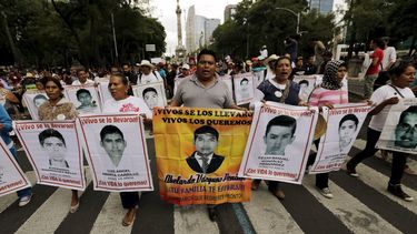 ordenaron arresto para el exjefe del caso de 43 estudiantes desaparecidos en mexico