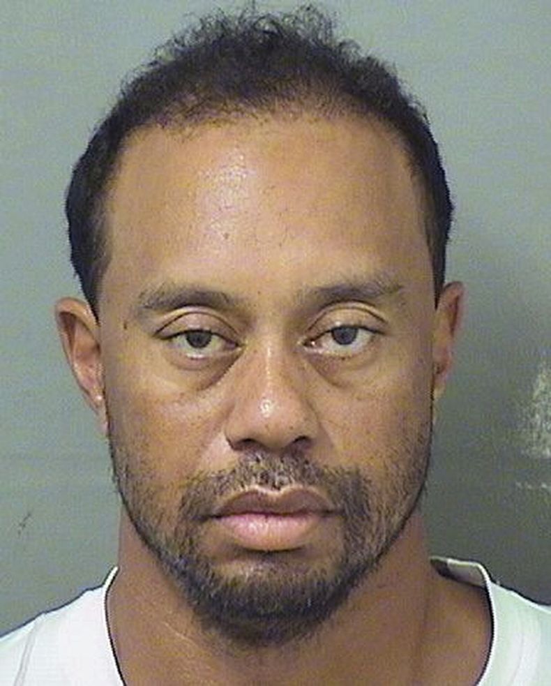 ARCHIVO - Esta imagen distribuida por la policía del condado de Palm Beach el 29 de mayo de 2017 muestra a Tiger Woods, tras su arresto (Palm Beach County Sheriffs office via AP, archivo)