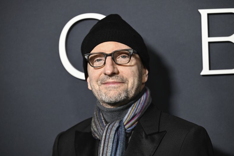 Steven Soderbergh asiste al estreno de Presence en AMC Lincoln Square el jueves 16 de enero de 2025 en Nueva York. (Foto Evan Agostini/Invision/AP)