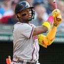 MLB: Ronald Acuña Jr. no quita el pie del acelerador y se fue dos veces para la calle