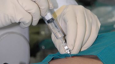 cubanos hacen regalos o pagan para adelantar turnos medicos
