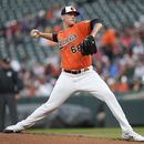 Tyler Wells, abridor de los Orioles de Baltimore, hace un lanzamiento en el juego del sábado 13 de mayo de 2023, ante los Piratas de Pittsburgh (AP Foto/Jess Rapfogel)