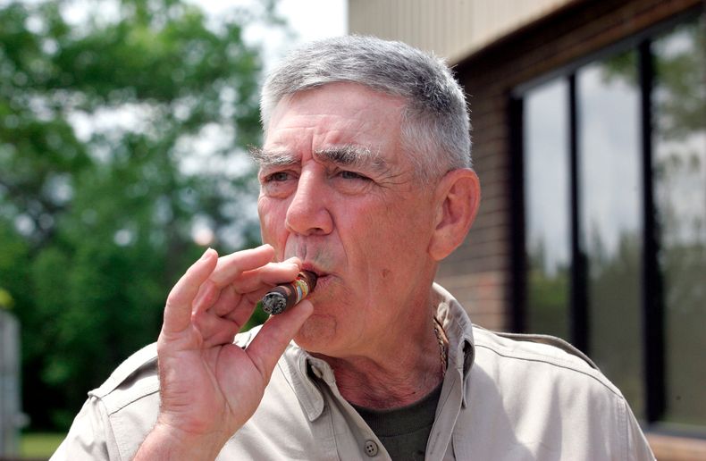 ESP-CIN_R_LEE_ERMEY-DECESO-0.jpg