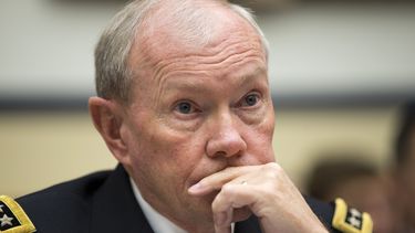 americateve | El jefe del Estado Mayor Conjunto de Estados Unidos. el general Martin Dempsey, durante una audiencia sobre el grupo Estado Isl&aacute;mico en el Capitolio, en Washington, el 13 de noviembre de 2014. (Foto AP/Evan Vucci)