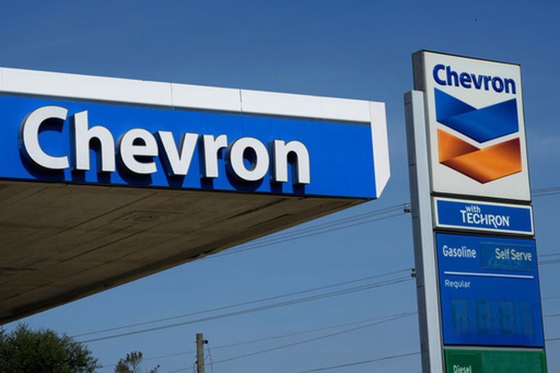 Una gasolinera de Chevron en Columbus, Mississippi, el 23 de octubre del 2023 (AP foto/Rogelio V. Solis)