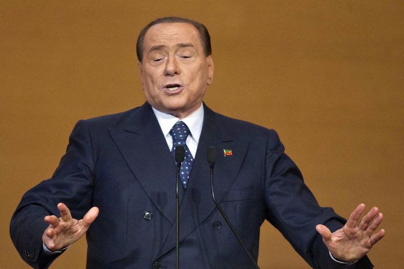 El ex primer ministro italiano Silvio Berlusconi se dirige a sus partidarios en Roma el s&aacute;bado, 16 de noviembre del 2013. (Foto AP/Mauro Scrobogna, Lapresse)