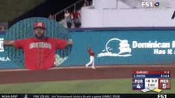 el cubano randy arozarena hace la mejor jugada  del clasico mundial