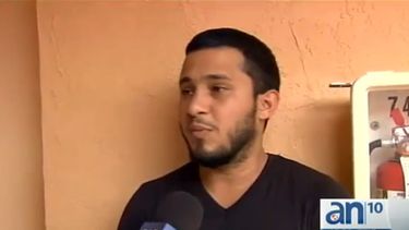 americateve | La víctima es un cubano de 24 años de edad, quien se vió confrontado por la ex pareja de su novia el cual lo atacó con un cuchillo.