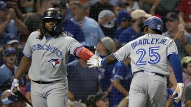 Con doble de Springer en la 10ma, Azulejos ganan en Boston