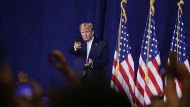 Trump contradice sus dichos y agita el Medio Oriente