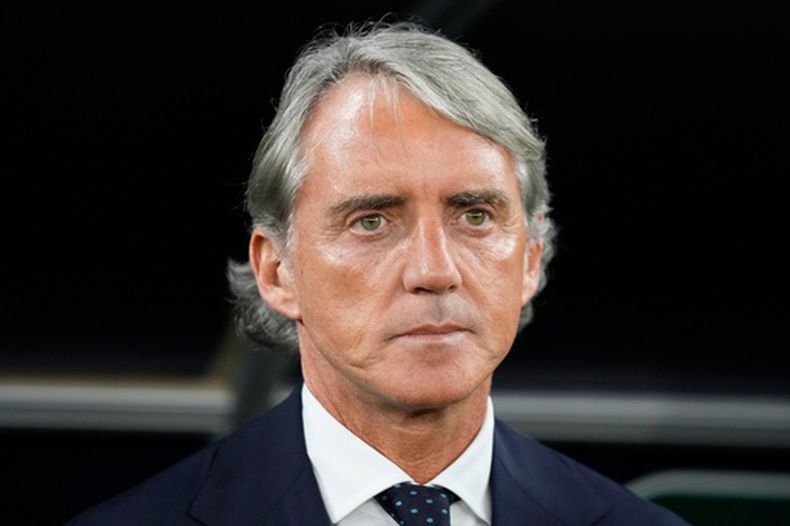 ARCHIVO - El entonces técnico de Arabia Saudí Roberto Mancini previo al partido contra Tailandia en la Copa Asia, el 25 de enero de 2024, en Al Rayán, Qatar. (AP Foto/Aijaz Rahi)