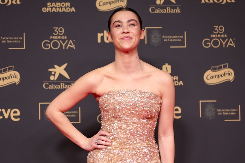 Greta Fernandez llega a la 39ª edición de los Premios Goya en Granada, España, el sábado 8 de febrero de 2025, en Granada. (Foto AP/Fermin Rodriguez)