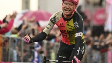 Magnus Court Nielsen celebra tras ganar la décima etapa del Giro de Italia, entre Scandiano y Viareggio, el martes 16 de mayo de 2023. (Massimo Paolone/LaPresse vía AP)