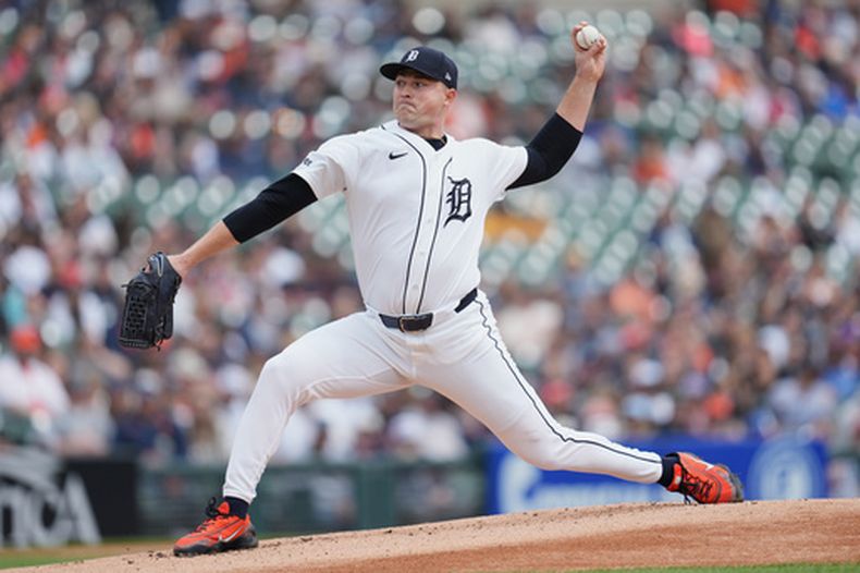 El pitcher de los Tigres de Detroit Tarik Skubal lanza en la primera entrada ante los Marlins de Miami el domingo 12 de abril del 2026. (AP Foto/Paul Sancya)